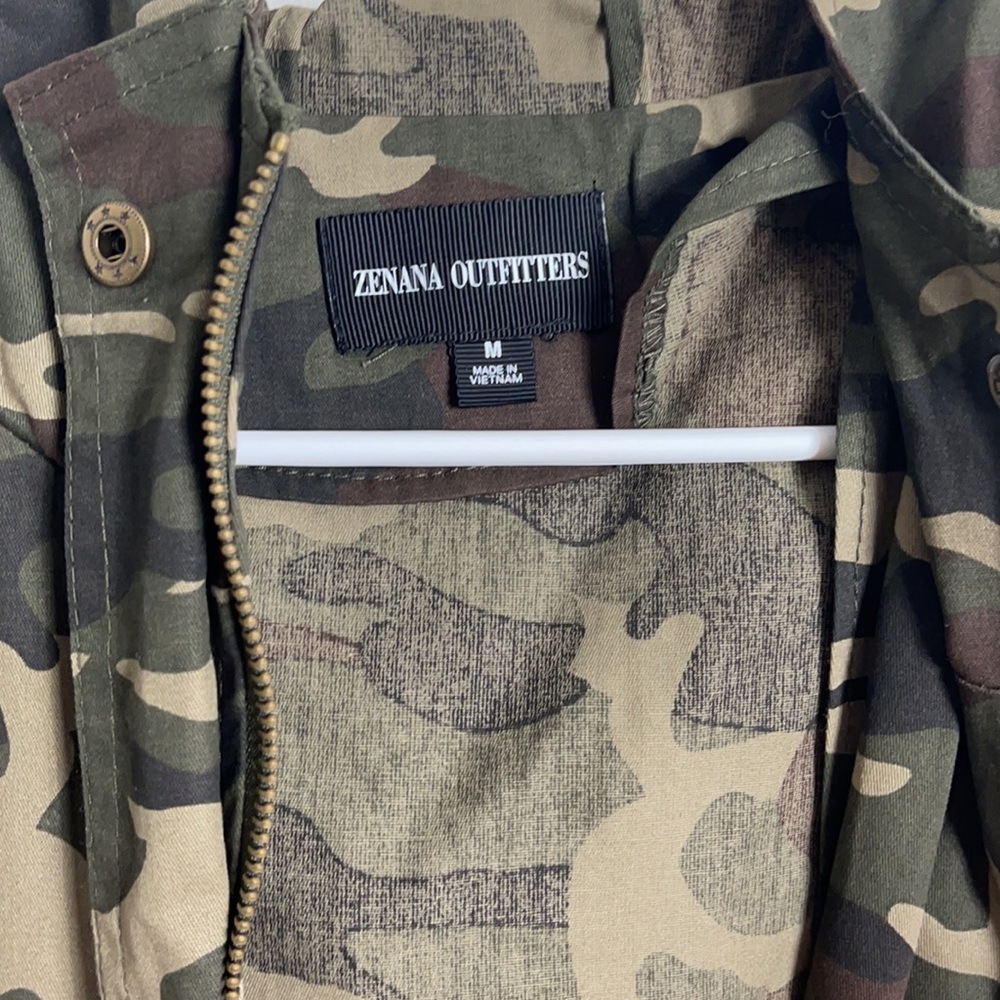 Women’s camo vest size medium - Picture 12 of 16